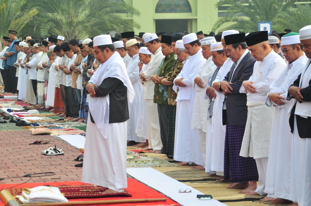 Istimewa 29+ Gambar Orang Sholat Idul Fitri