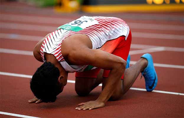 Lalu Muhammad Zohri sujud syukur